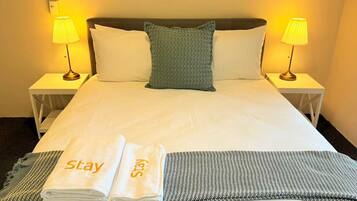Iron/ironing board, WiFi, bed sheets