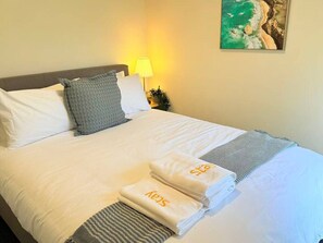 4 habitaciones, tabla de planchar con plancha, wifi y ropa de cama 