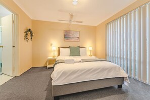 4 chambres, fer et planche à repasser, Wi-Fi, draps fournis