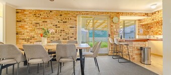 StayAU 4BR Family Retreat w/Garden – Near Perth