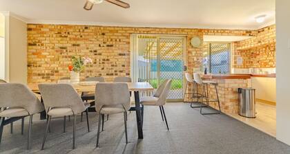 StayAU 4BR Family Retreat w/Garden – Near Perth