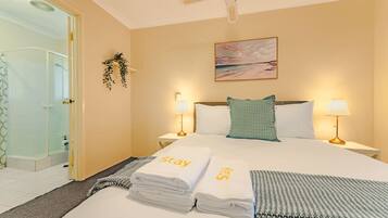 4 bedrooms, iron/ironing board, WiFi, bed sheets