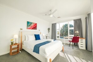 6 bedrooms, desk, iron/ironing board, travel cot