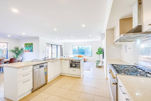 StayAU 4BR Tranquil Family Escape House Point Cook