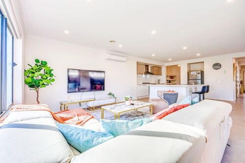 StayAU 4BR Tranquil Family Escape House Point Cook