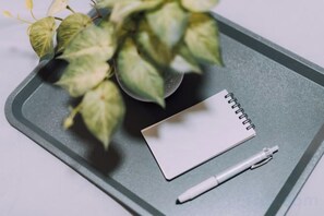 A tray with a notebook, pen, and a potted plant. - Minimalist Loft 4: Namba Compact Studio & 24/7 Gym (Osaka)
