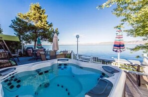 Bain à remous extérieur