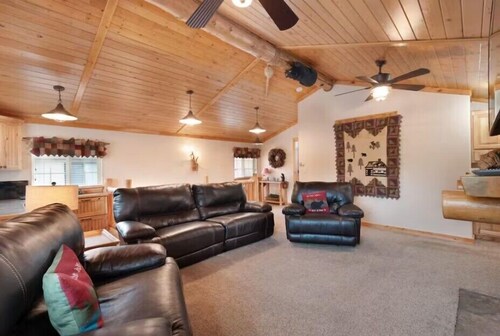 Beautiful lakefront property with large yard, private hot tub, furnished deck and game room!
