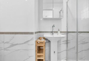 Shower, hair dryer, towels, soap - Firefly Cottage | Hideaway with Wood Fireplace (Tamborine Mountain)