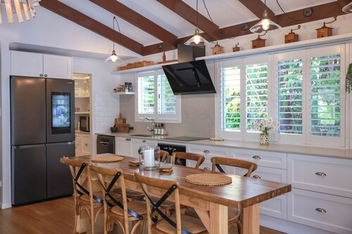 Firefly Cottage  |  Hideaway with Wood Fireplace