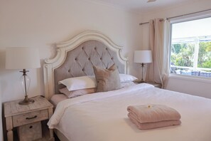 3 bedrooms, WiFi, bed sheets - Firefly Cottage | Hideaway with Wood Fireplace (Tamborine Mountain)