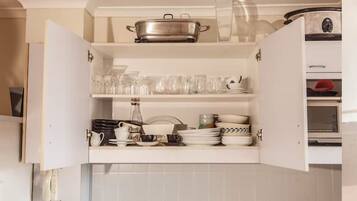 Fridge, oven, coffee/tea maker, electric kettle