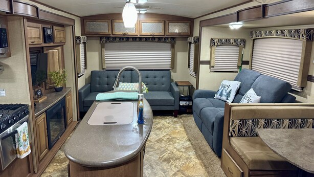 Interior - Cozy RV in quaint Nicholson. Close to UGA. (Nicholson)