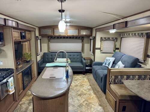 Cozy RV in quaint Nicholson. Close to UGA.