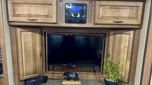 Interior - Cozy RV in quaint Nicholson. Close to UGA. (Nicholson)
