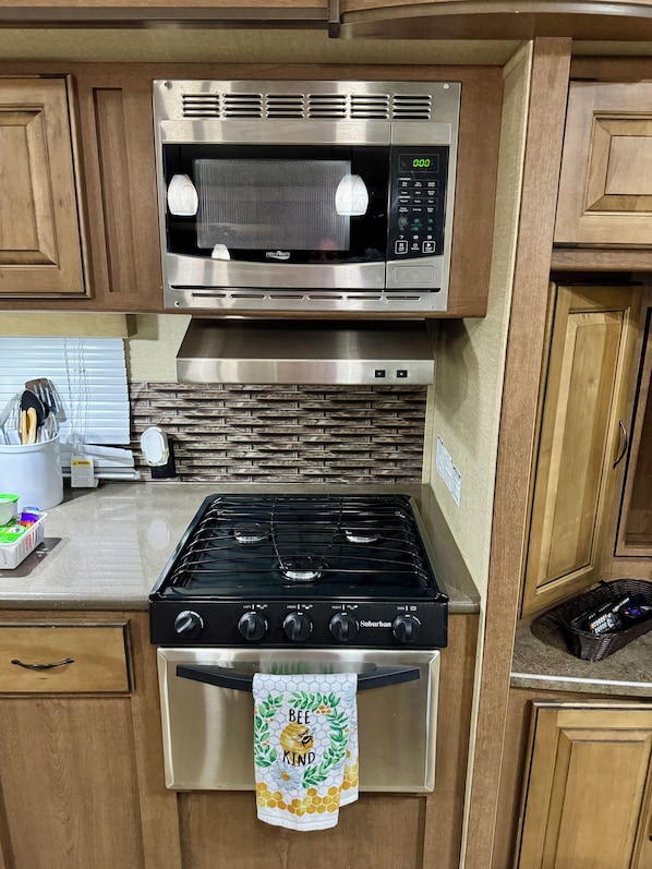 Fridge, microwave, oven, stovetop