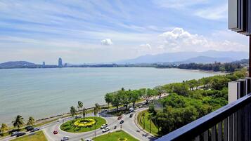 Familie appartement, balkon, uitzicht op zee | Uitzicht vanaf balkon