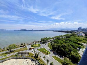 A coastal cityscape with a roundabout, roads, and a body of water. - Bay Win La.mer Butik (Kota Kinabalu)