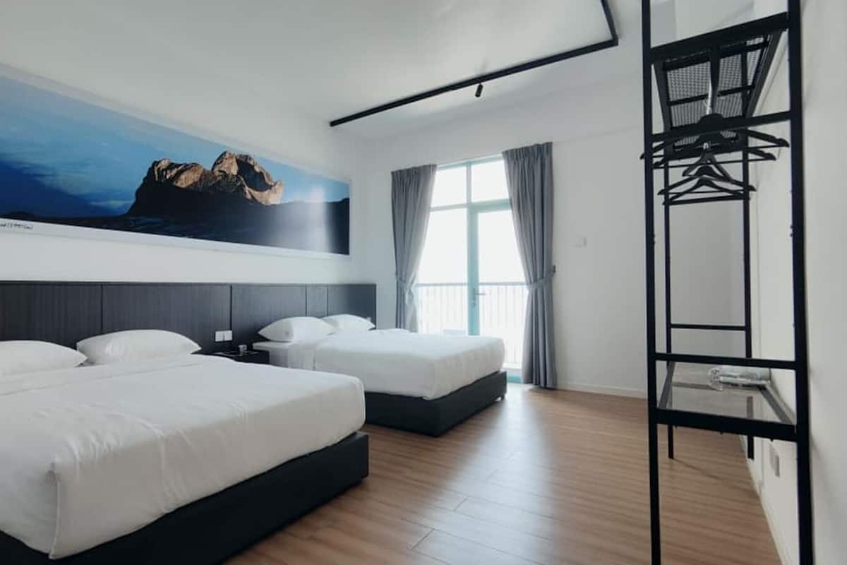 Deluxe Apartment, 2 Bedrooms, No Windows, Sea View | Free WiFi, bed sheets