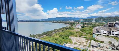 Departamento superior, balcón, vista al mar | Vista del balcón