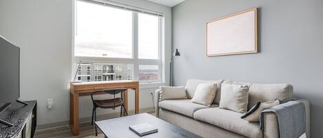 Una televisión, un reproductor estéreo