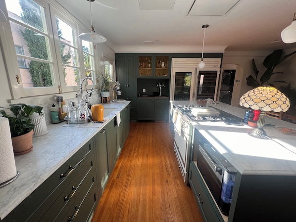 Microwave, oven, stovetop, dishwasher