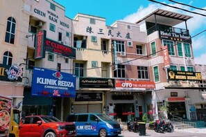 Unclassified image, 3 of 11, button - De Clinique Hotel (Pangkor)