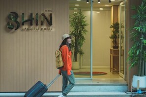 Unclassified image, 5 of 39, button - Shin Hotel Chinatown (Bangkok)