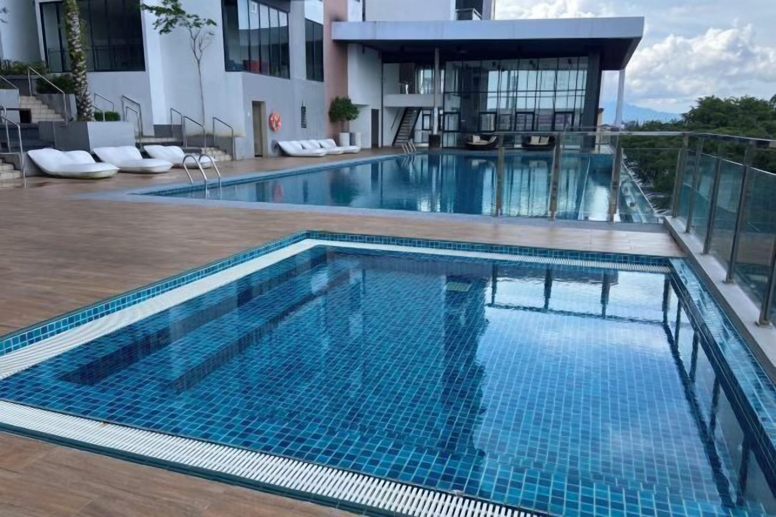 Kolam renang outdoor