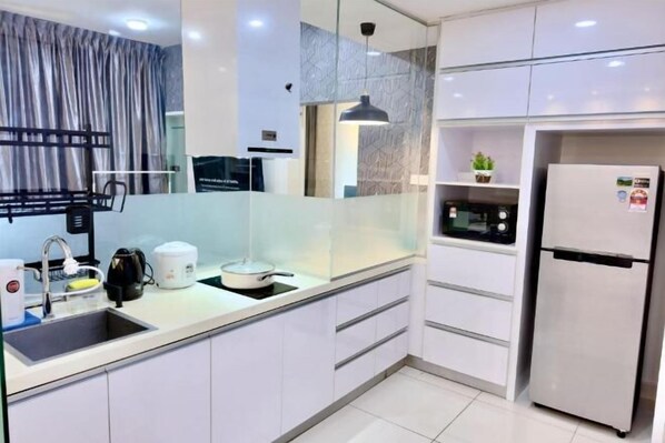 Private kitchen - MidValley Southkey Mosaic 6-9pax Netflix-SmartTV70inch (Plentong)