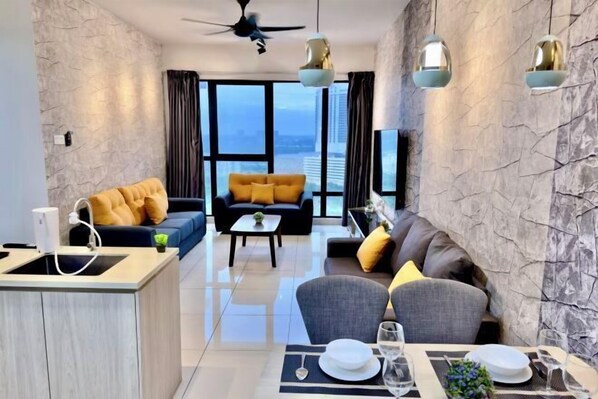 Room - MidValley Southkey Mosaic 6-9pax Netflix-SmartTV70inch (Plentong)