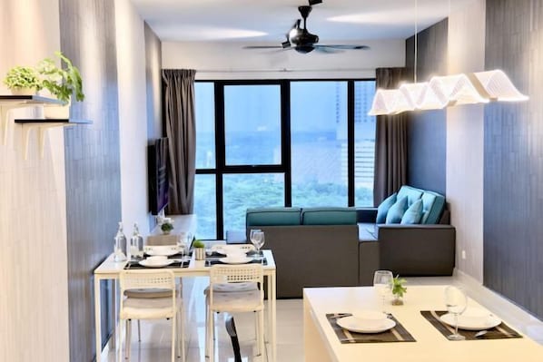 Room - MidValley Southkey Mosaic 6-9pax Netflix-SmartTV70inch (Plentong)