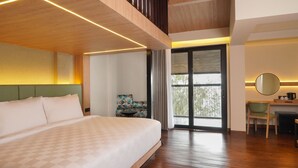Kamar Double Keluarga | Brankas, ruang kerja ramah laptop, dan setrika/meja setrika
