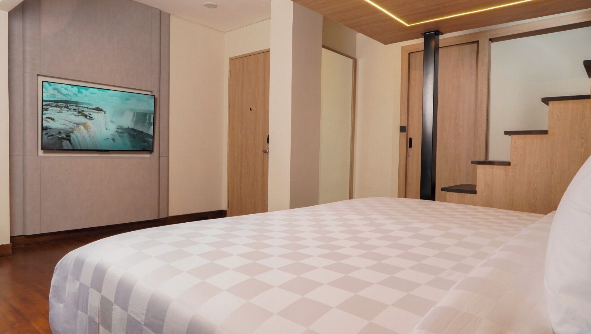 In-room safe, laptop workspace, iron/ironing board (on request)