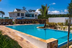 Outdoor pool - You Me Resort (Koh Rong)