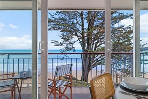 1 bedroom - 33 Beach Court - Direct Beach Access Sea Views (Saundersfoot)
