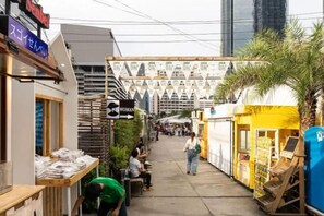 Exterior - Bella Rama 9 Apartment Bangkok [near central rama 9 shopping mall + Phra Rama 9 subway station] (Bangkok)