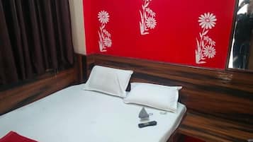 Deluxe Room | Desk, free WiFi