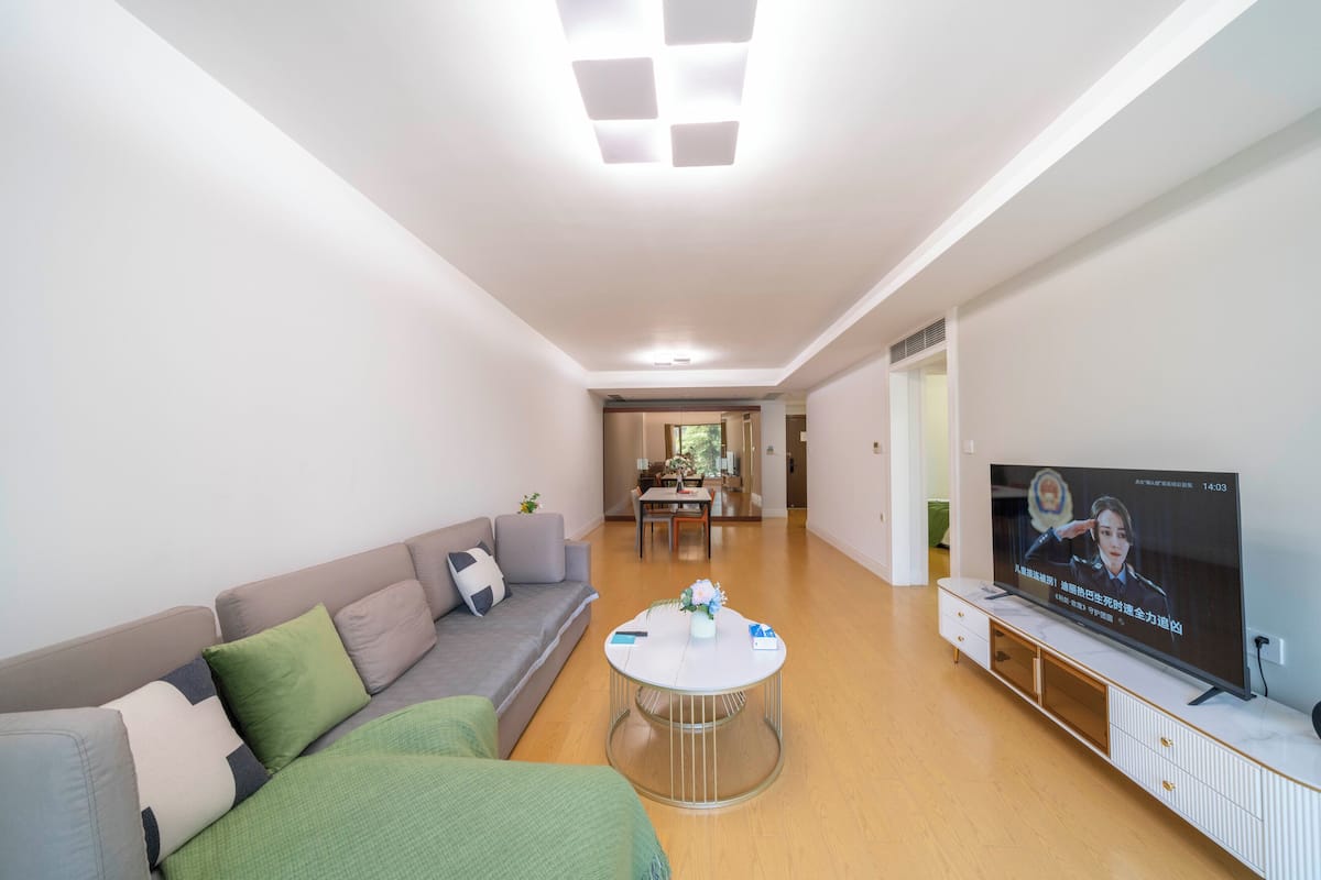 Superior Apartment, 2 Bedrooms, Kitchen, City View | Living room | Smart TV