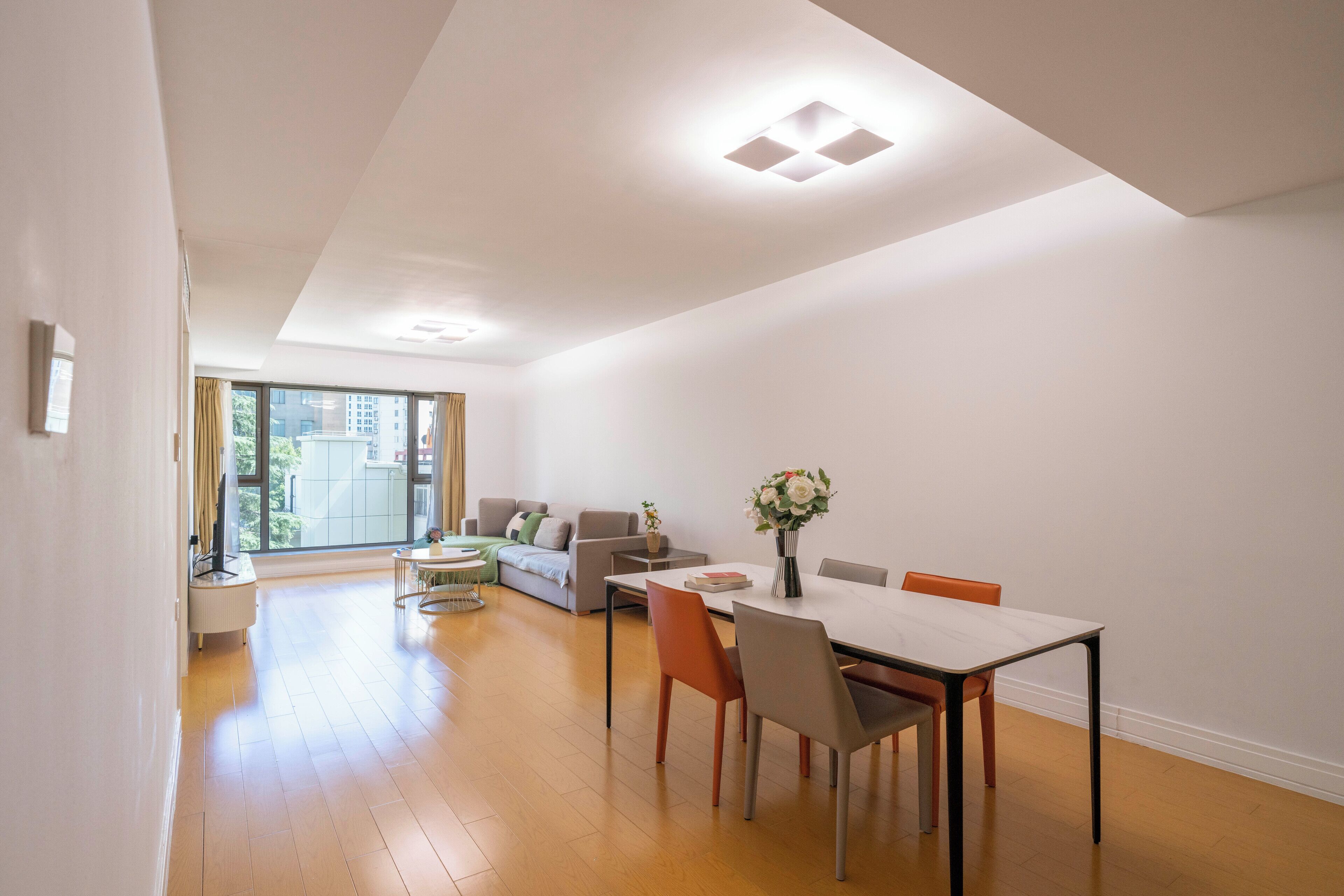 Superior Apartment, 2 Bedrooms, Kitchen, City View | Living room | Smart TV