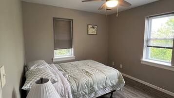 3 bedrooms, internet, bed sheets