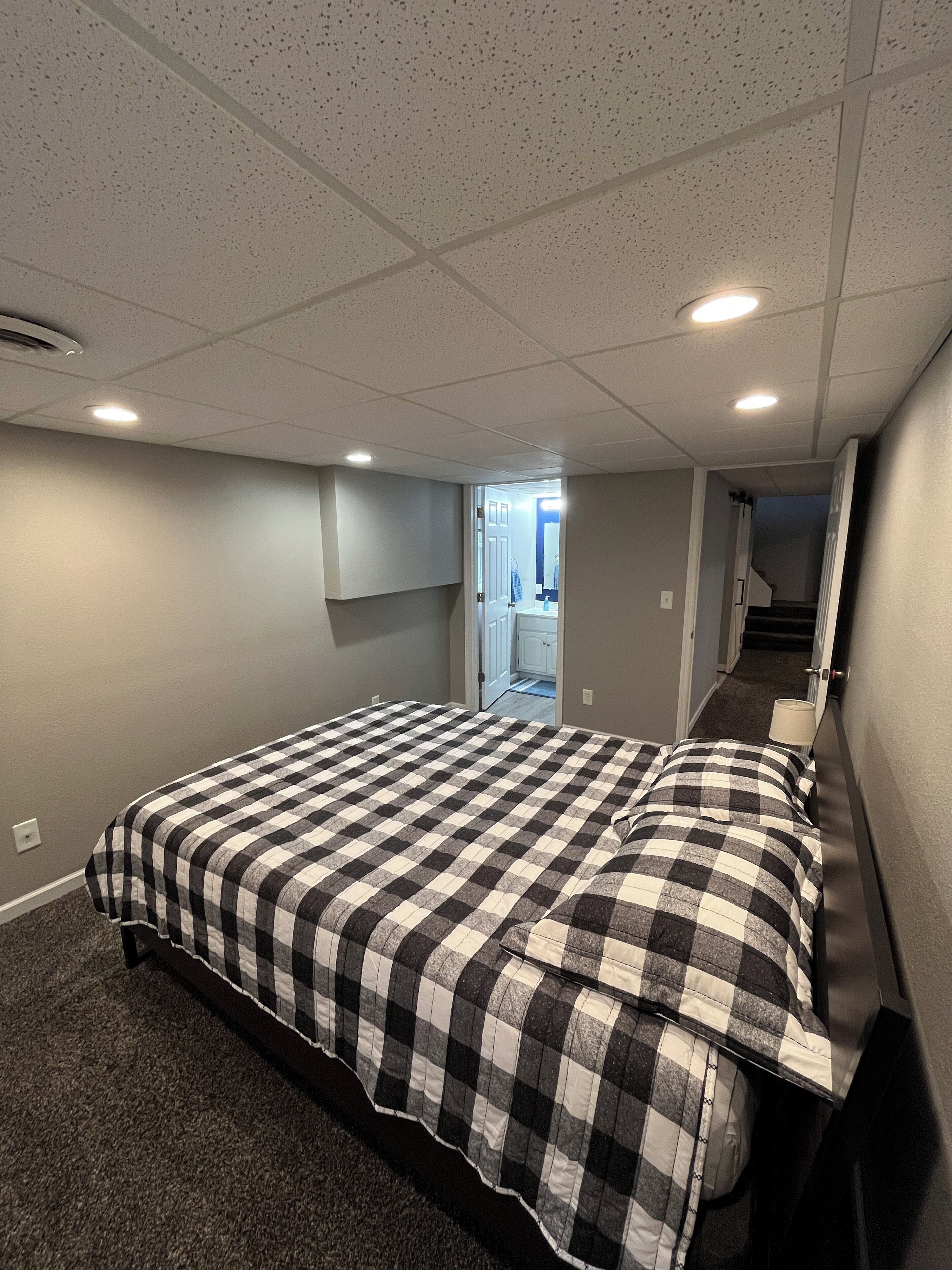 3 bedrooms, internet, bed sheets