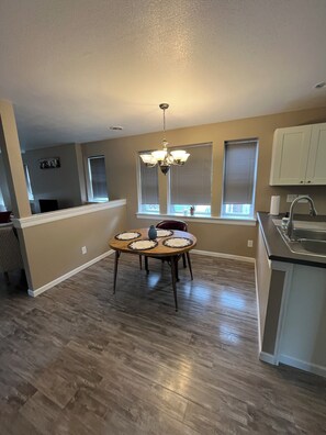 Fridge, microwave, oven, stovetop - Classic Red Brick Getaway (Milan)