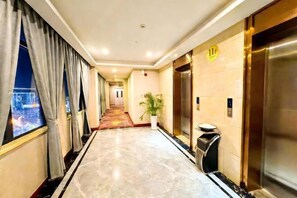 المنشأة من الداخل