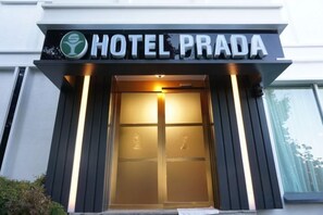 Ảnh chưa phân loại, 2 trong số 6 ảnh, nút
