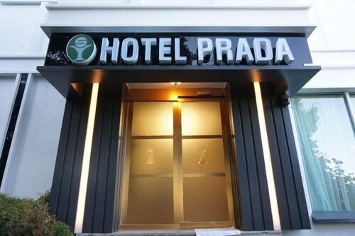 PRADA HOTEL