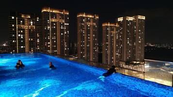 Hồ bơi ngoài trời