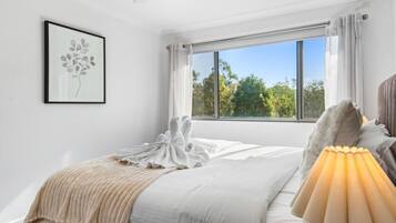 1 bedroom, desk, iron/ironing board, WiFi