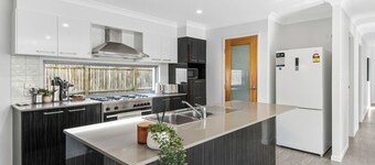 Modern Family-Friendly 2-Storey Local Home