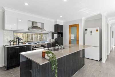 Modern Family-Friendly 2-Storey Local Home